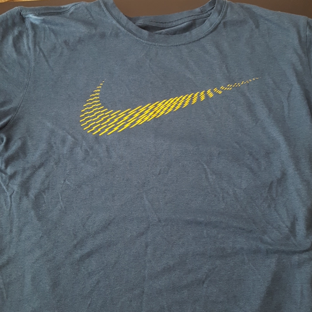 Nike swoosh tee dri fit